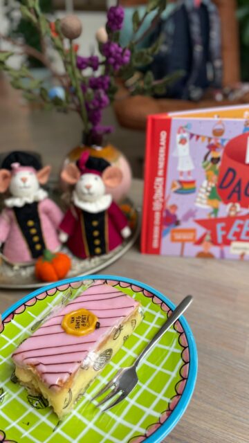 𝕂𝕝𝕒𝕒𝕣 𝕧𝕠𝕠𝕣 𝕕𝕖 𝕚𝕟𝕥𝕠𝕔𝕙𝕥!
Mijn favopietjes hebben zich alvast verstopt in onze school, spot jij ze alle 10?

🎁 Deze leukerds vind je bij @sjaalmetverhaal. Je kunt ze gebruiken in de themahoeken, bij de spelinloop of als decoratie. Heb jij ze al? 

🥳 WINACTIE! Wist je dat je een ENORM grote pietermuis kunt winnen door een foto te maken met één van jouw favopietjes? Doe mee met de #pietermuizenchallenge! 
Meer info hierover vind je op de site van Sjaal met Verhaal onder het menu item ‘pietermuizenchallenge’. 

#kleuters #groep12 #juf #meester #sinterklaas #pietermuizenchallenge #sjaalmetverhaal