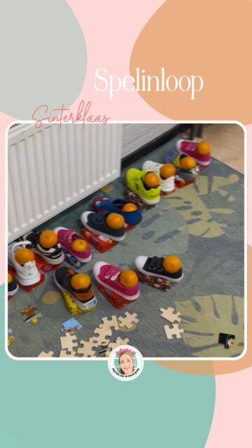 O jee! Wat is hier gebeurd??

Twee Pieten hadden in het weekend onze school bezocht en lieten wat sporen achter. Gelukkig hebben ze het op verzoek klein gehouden. 😉
De kinderen krijgen al genoeg te verwerken deze periode en de sintstress bereikte deze dagen een hoogtepunt. Korte lontjes, vermoeidheid, veeeeel aandacht vragen. 🤯 Zelf rustig blijven was de kunst van de dag. 

Inloop:
🎁 Lekker zoeken tussen de Legostenen. Heerlijk in deze tijd. Wie wil maakt een hok voor Ozosnel.
🎁 Figurovorm Sinterklaas 
🎁 Hooi knippen voor Ozosnel
🎁 Ozosnel vouwen. Oudsten: 16 vierkantjes, jongsten: rechte vouw
🎁 Krullenbol, voorbereidend schrijven en fijne motoriek 

✨ Ronde speelkleden van @boxenland 
✨ Vilten paard en Pieten van @sjaalmetverhaal 😍