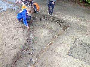buiten regen kleuters