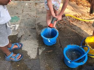 buiten spelen water