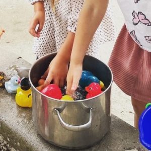 buiten spelen eendjes