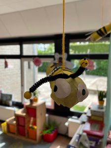 bij knutselen insecten kleuters