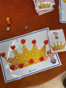 kroon versieren kleuters Koningsdag