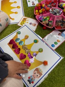 kroon versieren kleuters Koningsdag