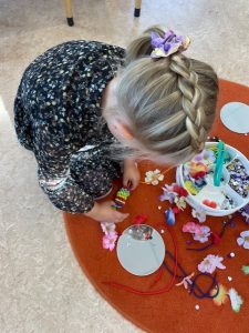 spelen op de grond kleuters