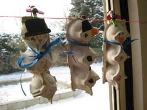 sneeuwpop eierdoos knutselen kleuters
