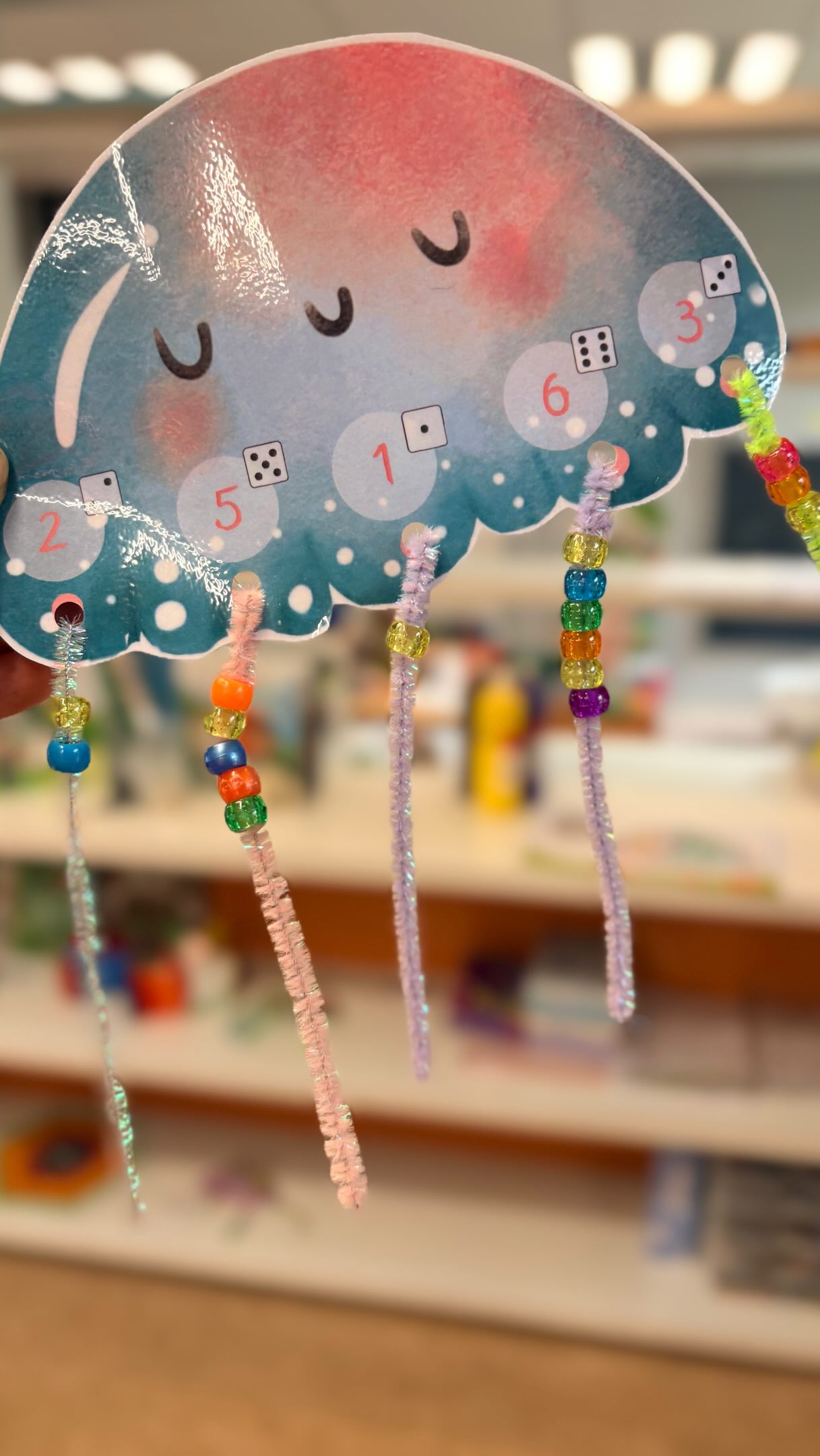 Kindverslagen, portfolio’s, oudergesprekken, musical groep 8, eindejaarsschoonmaak, overdracht, administratie bijwerken in Parnassys, laatste verjaardagen, wenuurtje, verhuizen van lokaal en o ja, ook nog een zomerse spelinloop voor de klas klaarleggen … het zijn de laatste loodjes. Het einde komt in zicht! ☀️ Nog één weekje hier in het zuiden. Ik kijk ernaar uit en ook weer niet. Deze kleuters ga ik zeker missen! 🥰

Succes met jullie laatste loodjes, nog even knallen! 💪🏼