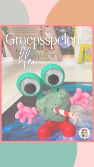 Deze eerste periode focussen we ons o.a. op groepsspelen (naar een idee van @kleuterrevolutie). Samen aan de slag met hetzelfde materiaal. Om het materiaal te verkennen, soms ook gewoon om ermee te leren spelen, om ideeën van anderen te krijgen en het materiaal onder de aandacht te brengen en daarmee een boost te geven.

Tijdens het groepsspelen zitten we allemaal op de grond in de kring, ikzelf ook. Ik spreid materiaal voor de kinderen uit of geef elk kind iets (allemaal hetzelfde). Vandaag startten we met klei. Ieder kind kreeg wat klei en een papieren bord (om de klei niet op de zanderige vloer te hoeven leggen). We zijn heel eenvoudig begonnen: de klei kneden om soepel te laten worden en daarna lekker aan de slag met verkennen en experimenteren.

Er werd klei platgeslagen en pannenkoeken ontstonden. Er werden slangen en ballen gerold, er werden stukjes klei van de grote homp getrokken, gekke gezichten gemaakt en een paar kinderen vormden zelfs dieren.
Als leerkracht kun je op zo’n moment zoveel zien! Ik heb al een mooi beeld van de klei-ontwikkeling van onze kleuters, een beginsituatie voor dit schooljaar. 

Na enige tijd kleien legde ik de activiteit stil en bekeken we elkaars werk om geïnspireerd te raken. We werkten heerlijk in stilte, maar soms gaf ik woorden aan wat ik of een kind deed, als ik dat een meerwaarde vond hebben.

Op naar de volgende speelrondes met Lego, Kapla, kleine blokken, de kralenplank en ... ideeën? 

#kleuters #spelen