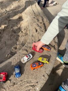 buiten spelen kleuters