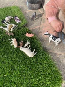 buiten spelen kleuters