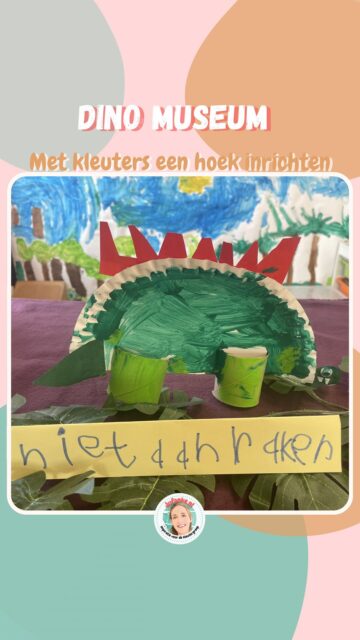 𝕎𝕙𝕣𝕠𝕒𝕙𝕙𝕙! 𝕎𝕖𝕝𝕜𝕠𝕞 𝕚𝕟 𝕠𝕟𝕤 𝕕𝕚𝕟𝕠𝕞𝕦𝕤𝕖𝕦𝕞!
We richten samen met de kleuters onze spelhoeken in. Eerst bespreken we wat ze willen spelen en wat ze nodig hebben. Daarna knutselen, stempelen, verven en kleuren we erop los! Overal in de school vinden we bruikbaar materiaal. In de kring speel ik rollenspellen voor en dan … spelen maar! 

We openden het thema met het toneelstuk Boer Boris en de dino door m’n collega en mezelf alias Boer Boris. Dat werd deze week regelmatig nagespeeld in de bouwhoek. Zo leuk! 🦕