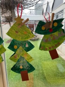 kerstboom van papieren bord