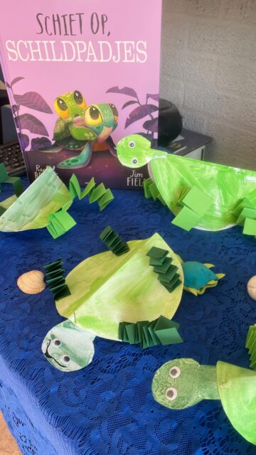 Helemaal weg van het nieuwste boek van @rachelbrightbooks en @_jimfield! 🐢 
Onze kleuters waren onder de indruk! Ze knutselden er met mijn collega schildpadjes bij en oefenden de muizentrap. Schiet op, snel naar zee schildpadjes! 💜

Heb jij dit prachtige boek met mooie boodschap al?